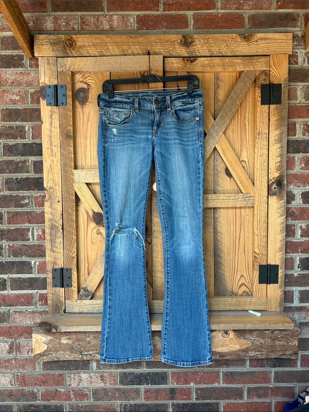 American Eagle women’s mid 2k distressed bootcut jeans sequin stitch size 4